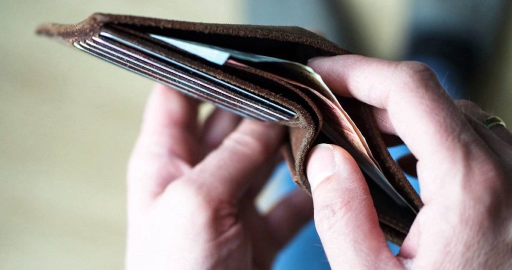 How To Declutter Your Wallet