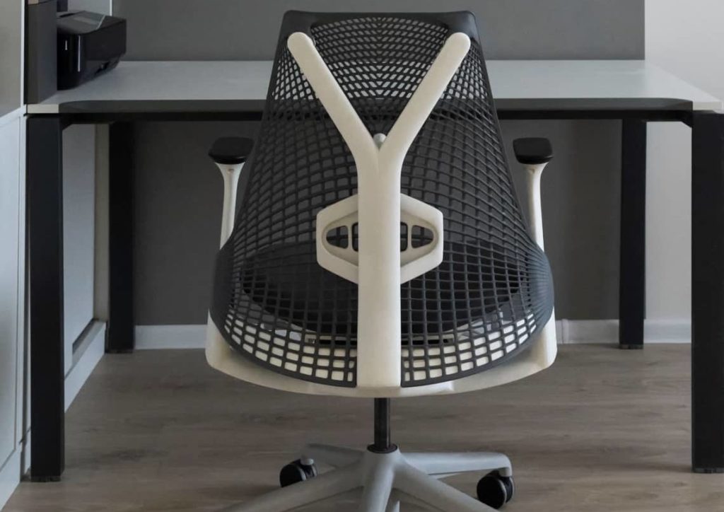 ergonomic office chair that has mesh suspension